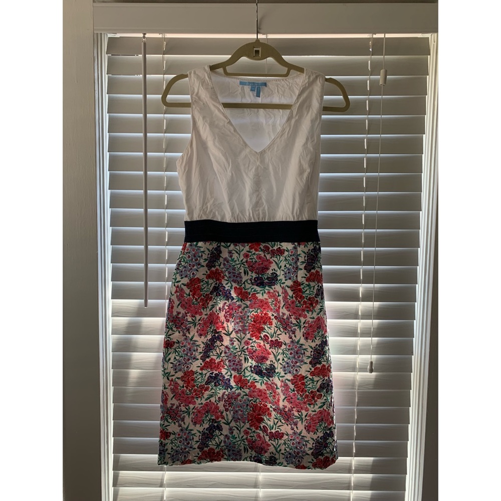 Draper James dress 6 floral bottom white top navy belt